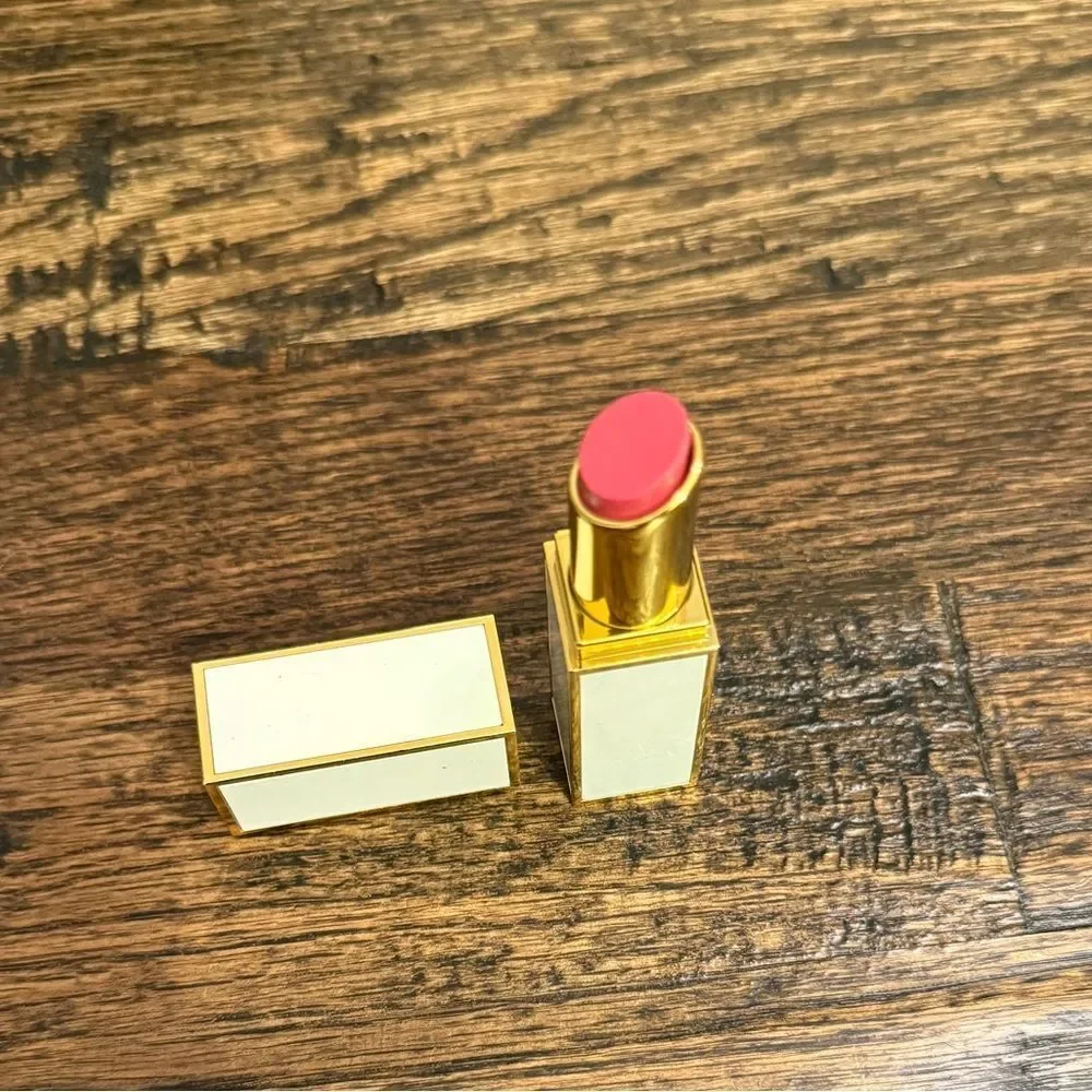 TOM FORD Ultra Shine Lipstick Color with Glossy Effect